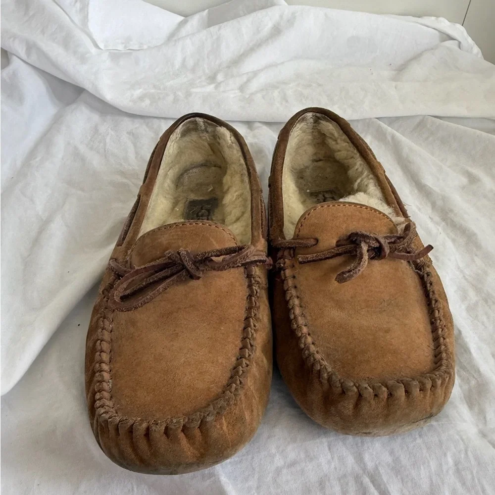 UGG Dakota Moccasin Slipper Chestnut Il Suede Brown Size 6